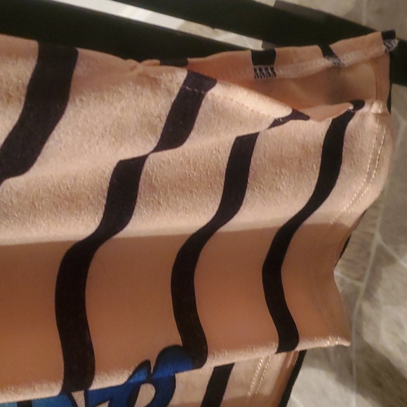 XL Dress with side slits - Picture 2 of 7